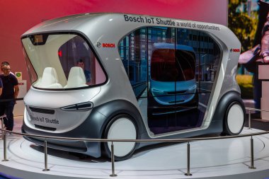 Frankfurt, Almanya - Eylül 2019: gümüş siyah Bosch Shuttle Iot selfdriving otonom otobüs, Iaa International Motor Show Auto Exhibtion