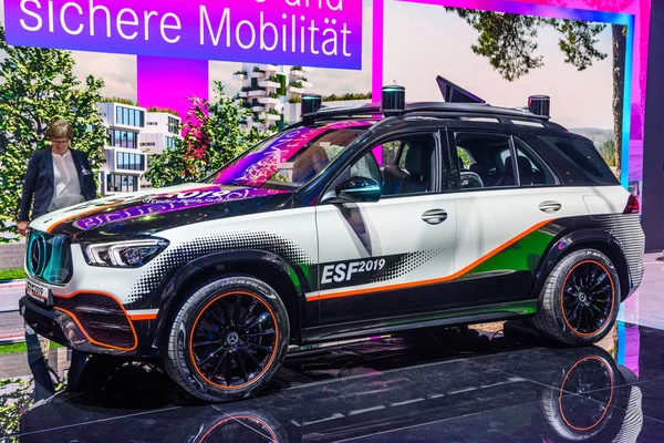 FRANCESCO, GERMANIA - SET 2019: bianco nero MERCEDES-BENZ GLE 400d SUV elettrico auto autonoma senza conducente, Salone Internazionale dell'Automobile IAA Auto Exhibtion — Foto Stock