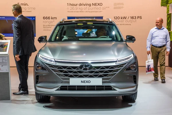 Frankfurt, Duitsland-Sept 2019: zilver grijs Hyundai Nexo Electric SUV conceptauto, IAA International Motor Show auto Exhibtion — Stockfoto