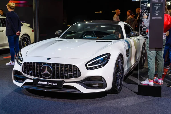 Frankfurt, Niemcy-wrzesień 2019: biały Mercedes-Benz AMG gt C 63 Coupe, IAA International Motor Show Auto wystawanie — Zdjęcie stockowe