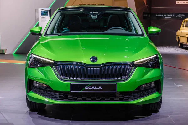 FRANKFURT, ALEMANHA - SEPT 2019: verde limão SKODA SCALA propriedade vagão combi family car based on Vision RS, IAA International Motor Show Auto Exhibtion — Fotografia de Stock