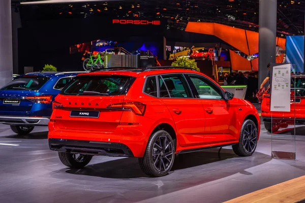 FRANKFURT, ALEMANIA - SEPTIEMBRE 2019: SKODA KAMIQ SUV crossover subcompacto rojo, IAA International Motor Show Auto Exhibtion — Foto de Stock