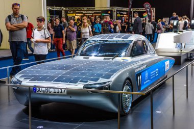 Frankfurt, Almanya - Eylül 2019: Bochum Uygulamalı Bilimler Üniversitesi'nden Solarcar Thyssenkrupp Blue.Cruiser, Iaa International Motor Show Auto Exhibtion