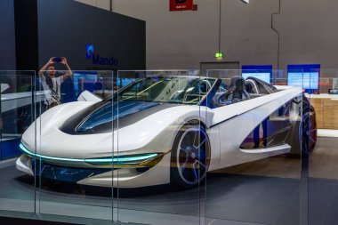 Frankfurt, Almanya - Eylül 2019: beyaz siyah Sekisui konsept elektrikli cabrio araba, Iaa International Motor Show Auto Exhibtion