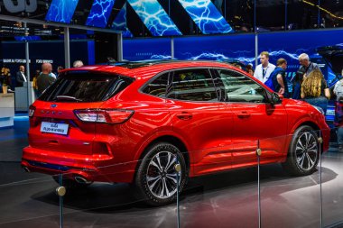 Frankfurt, Almanya - Eylül 2019: kırmızı Ford Kuga plug-in-hibrid, Iaa Uluslararası Motor Show Auto Exhibtion