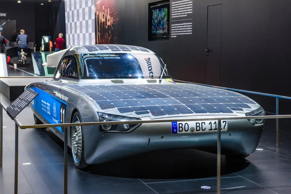 FRANKFURT, ALEMANHA - SEPT 2019: SolarCar Thyssenkrupp BLUE.CRUISER da Universidade Bochum de Ciências Aplicadas, IAA International Motor Show Auto Exhibtion — Fotografia de Stock