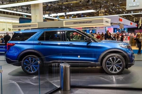 FRANKFURT, ALEMANIA - SEPTIEMBRE 2019: SUV híbrido enchufable FORD EXPLORER azul, IAA International Motor Show Auto Exhibtion — Foto de Stock