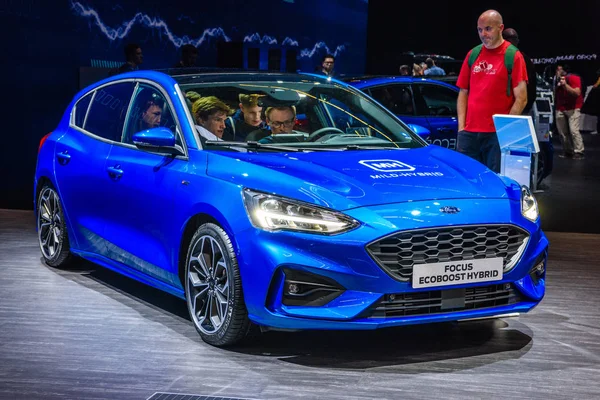 Frankfurt, Niemcy-wrzesień 2019: niebieski Ford Focus EcoBoost hybrydowy, IAA International Motor Show Auto wystawca — Zdjęcie stockowe