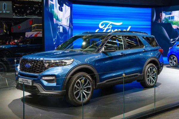 FRANKFURT, ALLEMAGNE - SEPT 2019 : SUV hybride rechargeable FORD EXPLORER bleu, Salon International de l'Automobile IAA Auto Exhibtion Photo De Stock