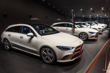 Frankfurt, Almanya - Eylül 2019: beyaz Mercedes-Benz Cla 200 Shoo