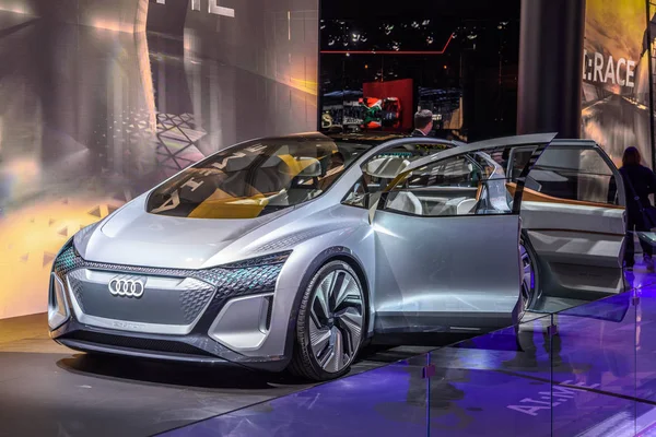 Frankfurt, Tyskland-sept 2019: Silver Audi AI: Me-Aime E-tron, elbil koncept studie, IAA International motor show Auto Exhibtion — Stockfoto