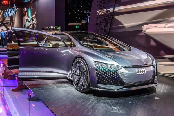 Frankfurt, Německo-Sept 2019: stříbrný Audi AI: me-Aime E-Tron, — Stock fotografie