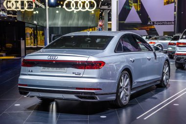 Frankfurt, Almanya - Eylül 2019: gümüş gri Audi A8 D5 50 Tdi Quattro sedan, Iaa International Motor Show Auto Exhibtion