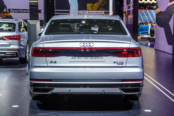 Frankfurt, Duitsland-Sept 2019: zilver grijs Audi A8 D5 50 TDI quattro Sedan, IAA International Motor Show auto Exhibtion — Stockfoto