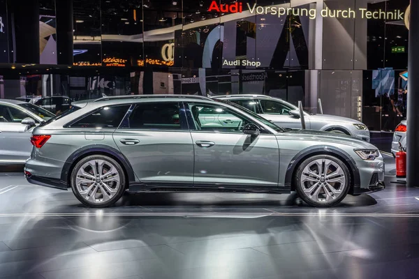 Frankfurt, Niemcy-wrzesień 2019: srebrny szary Audi A6 Avant allroad Quattro C8 kombi kombi samochód kombi, IAA International Motor Show Auto wystawanie — Zdjęcie stockowe