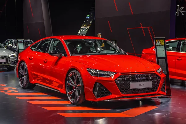 Frankfurt, Németország-szeptember 2019: piros Audi Rs7 A7 4k8 Sedan, IAA nemzetközi Autószalon Auto kiállítás — Stock Fotó