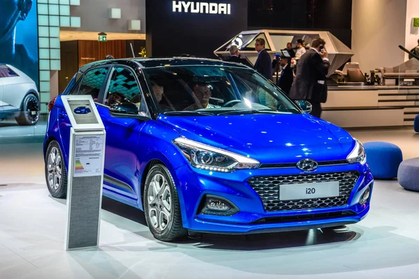 ФРАНКФУРТ, ГЕРМАНИЯ - СЕНТЯБРЬ 2019: синий хэтчбек HYUNDAI I20, Международная автомобильная выставка IAA — стоковое фото