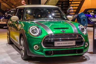 Frankfurt, Almanya - Eylül 2019: green Mini Cooper 60 Years Edition, Iaa International Motor Show Auto Exhibtion