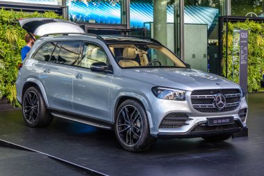 Frankfurt, Almanya - Eylül 2019: gümüş gri Mercedes-Benz Gls 580 4matic Suv, Iaa International Motor Show Auto Exhibtion
