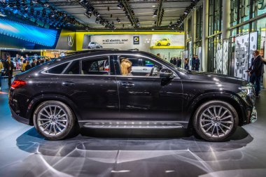 Frankfurt, Almanya - Eylül 2019: siyah Mercedes-Benz Gle 400 d coupe Suv, Iaa International Motor Show Auto Exhibtion