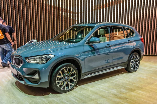 FRANKFURT, ALLEMAGNE - SEPT 2019 : petit VUS BMW X1 F48 bleu acier, exposition automobile du Salon international de l'automobile IAA — Photo