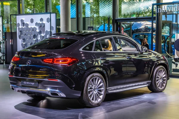 FRANKFURT, ALEMANIA - SEPTIEMBRE 2019: negro MERCEDES-BENZ GLE 400 d coupe SUV, IAA Salón Internacional del Automóvil Auto Exposición — Foto de Stock