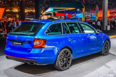 Frankfurt, Almanya - Eylül 2019: mavi Skoda Superb 3.nesil Typ 5e estate wagon combi aile otomobili, Iaa International Motor Show Auto Exhibtion
