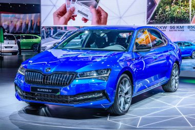 Frankfurt, Almanya - Eylül 2019: mavi Skoda Superb iv B8 Typ 3v sedan araba, Iaa Uluslararası Motor Show Otomatik Exhibtion