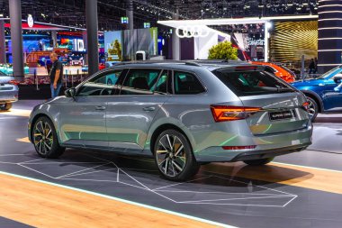 Frankfurt, Almanya - Eylül 2019: gümüş gri Skoda Superb iv B8 Typ 3v emlak vagon kombi aile otomobili, Iaa Uluslararası Motor Show Otomatik Exhibtion