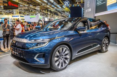 Frankfurt, Almanya - Eylül 2019: mavi Byton M-Byte çin Suv araba, Iaa Uluslararası Motor Show Auto Exhibtion