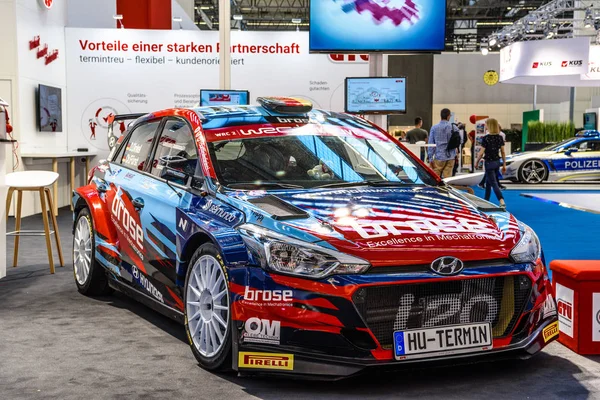 FRANKFURT, ALEMANHA - SEPT 2019: rali azul vermelho HYUNDAI I20 hatchback esportivo, IAA International Motor Show Auto Exhibtion — Fotografia de Stock