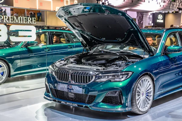 Frankfurt, Deutschland - September 2019: grüner Smaragd BMW Alpina b3 touring allroad g21, Internationale Automobilausstellung iaa — Stockfoto