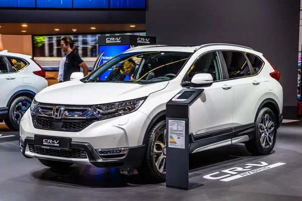 FRANKFURT, GERMANY - SEPT 2019: white HONDA C-RV hybrid electric SUV car, IAA International Motor Show Auto Exhibtion — Stockfoto