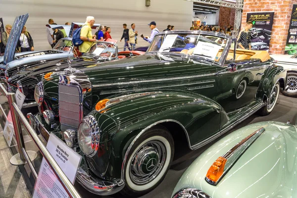 FRANKFURT, ALEMANHA - SEPT 2019: dark green MERCEDES-BENZ W188 300 Sc cabrio roadster 1951 1958, IAA International Motor Show Auto Exhibtion — Fotografia de Stock