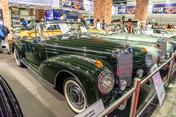 FRANKFURT, ALEMANHA - SEPT 2019: dark green MERCEDES-BENZ W188 300 Sc cabrio roadster 1951 1958, IAA International Motor Show Auto Exhibtion — Fotografia de Stock