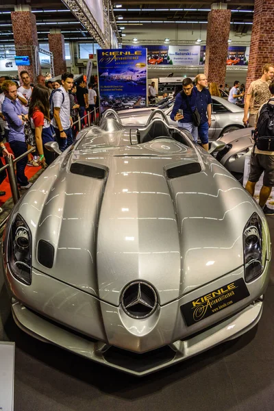 FRANKFURT, ALEMANIA - SEPTIEMBRE 2019: gris plateado MERCEDES-BENZ McLaren STIRLING MOSS sport coupe 2009, IAA International Motor Show Auto Exhibtion — Foto de Stock