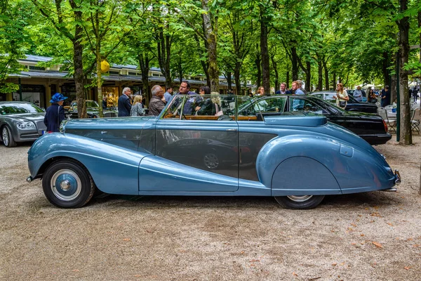 BADEN BADEN, ALLEMAGNE - JUILLET 2019 : Crewe Rolls-Royce bleu BENTLEY — Photo