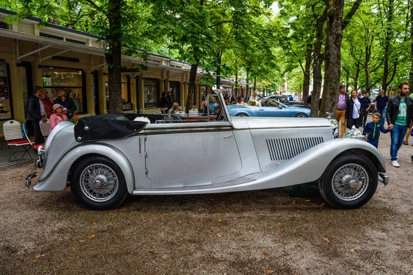 BADEN BADEN, GERMANY - JULY 2019: silver gray BENTLEY SPEED SIX — Stock Photo, Image