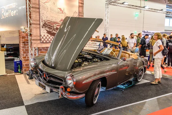 Франкфурт, Німеччина - вересень 2019: сірий Mercedes-Benz 190 Sl 1957 1963 cabrio roadster, Iaa International Motor Show Auto Exhibtion — стокове фото