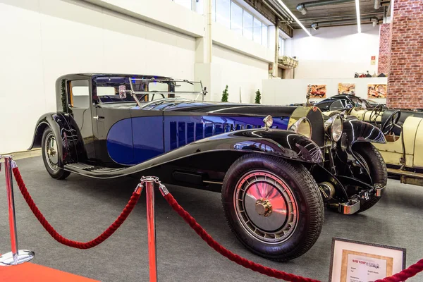 FRANKFURT, ALEMANHA - SEPT 2019: black dark blue BUGATTI ROYALE TYPE 41 coupe 1927 1933, IAA International Motor Show Auto Exhibtion — Fotografia de Stock