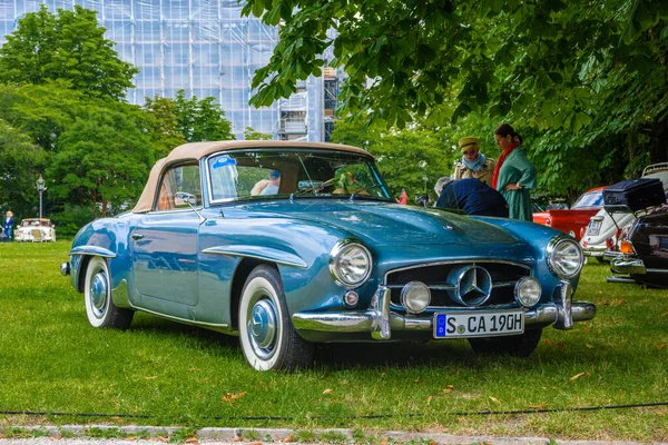 BADEN BADEN, GERMANY - JULY 2019: blue azure beige MERCEDES-BENZ 190 SL roadster cabrio 1955 1963, oldtimer meeting in Kurpark — Stock Photo, Image