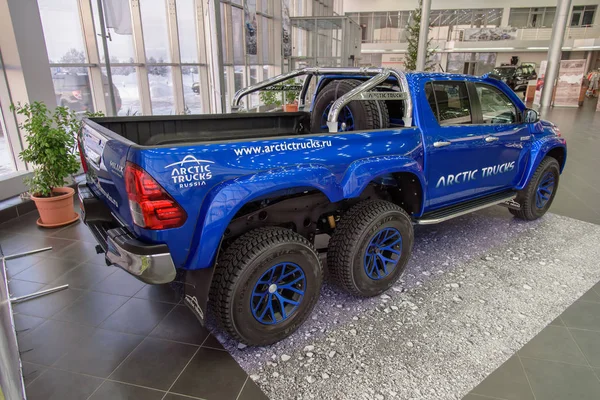 Kuzbass Rússia Dezembro 2017 Toyota Hilux Arctic Trucks Concessionária Toyota — Fotografia de Stock