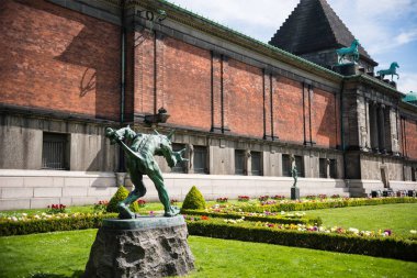 Copenhagen, Danimarka - 5 Mayıs 2018: kentsel sahne ile Ny Carlsberg Glyptotek Kopenhag, Danimarka