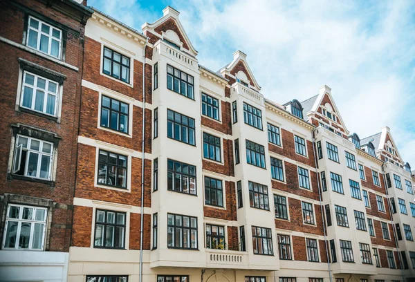 Cena Urbana Com Arquitetura Histórica Céu Nublado Cidade Copenhagen Denmark — Fotografia de Stock