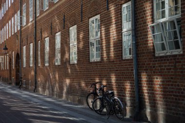 Bisiklet ile kentsel sahne Park street, Kopenhag, Danimarka