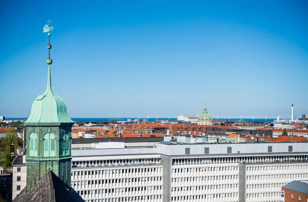 Natursköna Stadsbilden Köpenhamn Med Byggnader Och Takåsar — Stockfoto