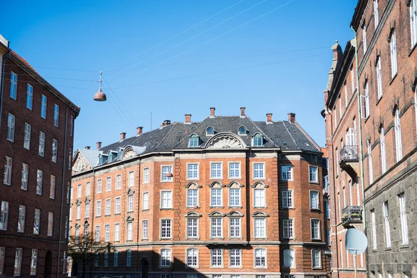 Vackra Gamla Byggnader Mot Blå Himmel Solig Dag Köpenhamn Danmark — Gratis stockfoto