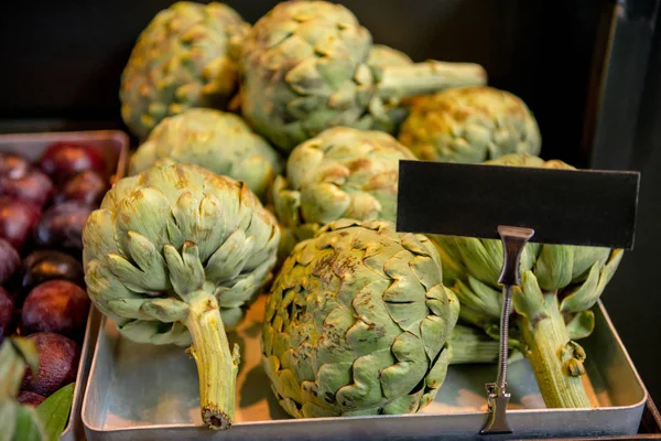 Close View Artichokes Blank Chalk Board — Free Stock Photo