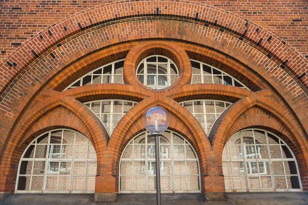 Vue rapprochée du beau bâtiment historique et du lampadaire à Copenhagen, Danemark — Photo de stock