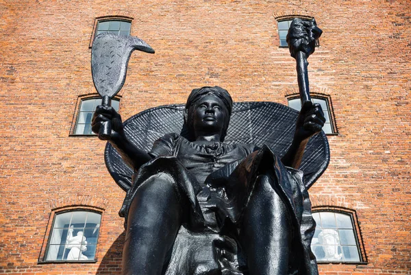 Vista a basso angolo di bella statua storica in copenhagen, denmark — Foto stock